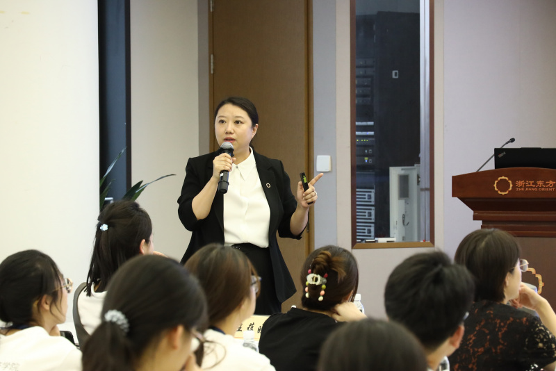 浙江大学经济学院、国际联合商学院全国优秀大学生夏令营到浙江明升mansion88参访 何欣.jpg